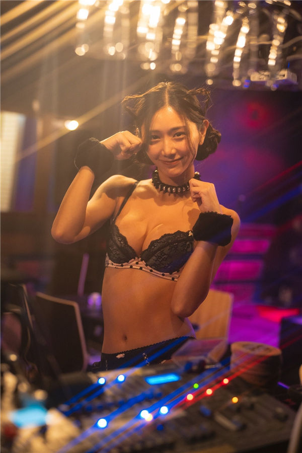 斋藤恭代写真集《艶めくアイドルライブ》高清全本[59P] 日系套图-第5张