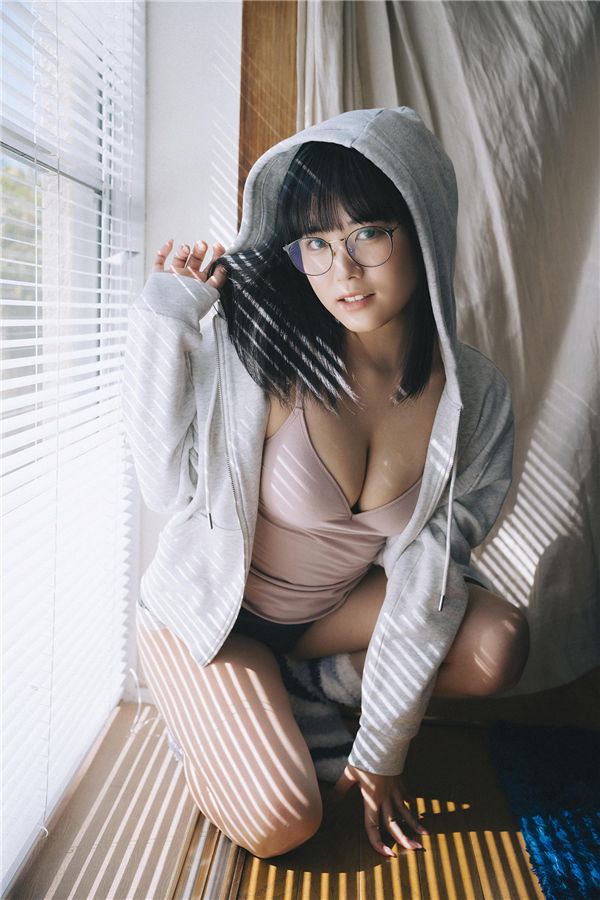 東雲うみ写真集《彼女が部屋でしたいこと》高清全本[58P] 日系套图-第2张